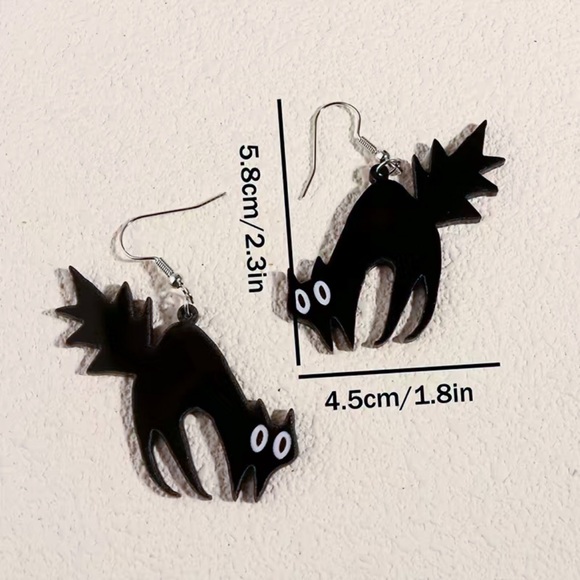 ✨3/$25✨ Black Scaredy Cat Earrings - Picture 3 of 3
